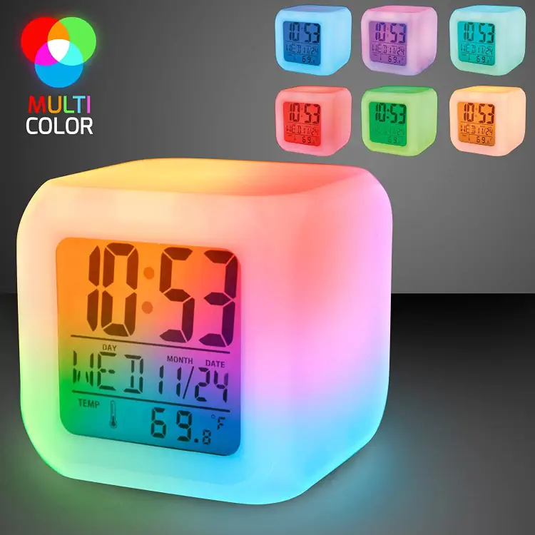 photo de réveil digital lumineux avec changement de couleurs